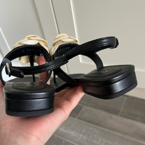 Chanel camellia thong sandals - Picture 3 of 6